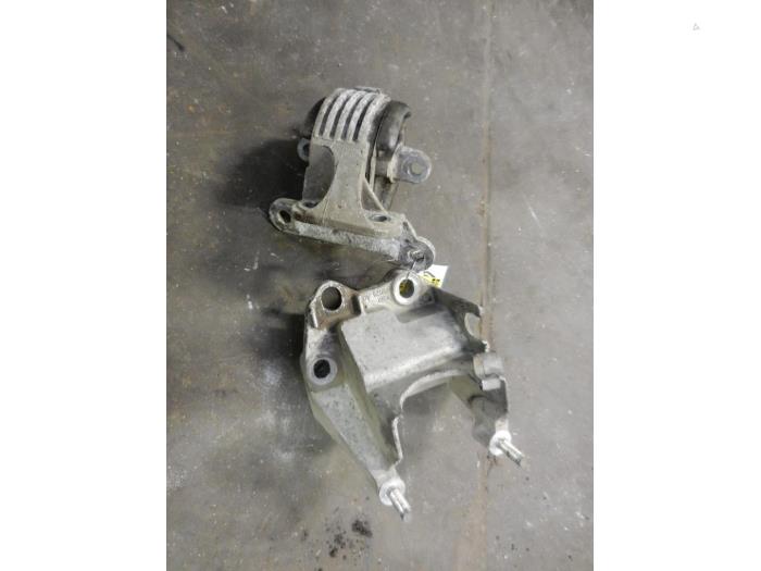 Gebruikte Motorrubber Ford Courier (J3/5) 1.8 Di Prijs op aanvraag aangeboden door Autodemontage Joko B.V.