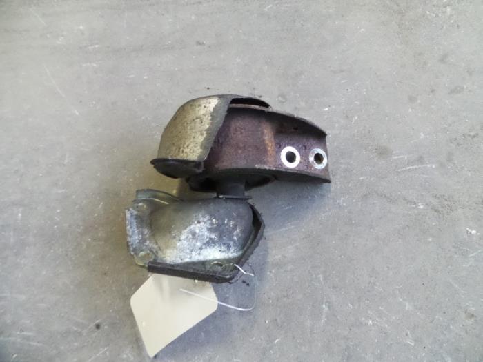 Gebruikte Motorsteun Smart Fortwo Coupé (450.3) 0.7 Prijs op aanvraag aangeboden door Autodemontage Joko B.V.