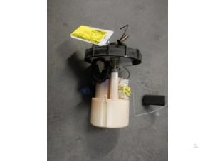 Gebruikte Tank element Pomp Renault Clio II (BB/CB) 1.2 Prijs op aanvraag aangeboden door Autodemontage Joko B.V.