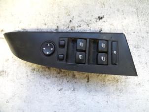 Gebruikte Ruit schakelaar elektrisch BMW 5 serie Touring (E61) 530d 24V Prijs op aanvraag aangeboden door Autodemontage Joko B.V.