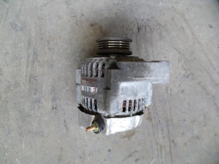 Gebruikte Alternator Daihatsu Cuore (L251/271/276) 1.0 12V DVVT Prijs op aanvraag aangeboden door Autodemontage Joko B.V.