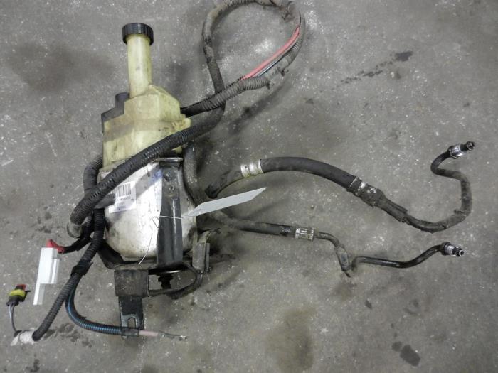 Gebruikte Servopomp Opel Astra G (F08/48) 2.0 Di 16V Prijs op aanvraag aangeboden door Autodemontage Joko B.V.