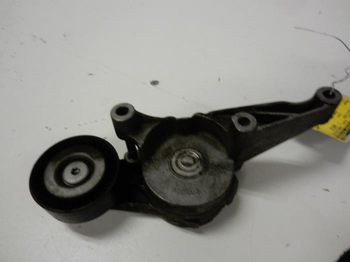 Gebruikte Spanrol Multiriem Volkswagen Passat Variant (3C5) 1.9 TDI Prijs op aanvraag aangeboden door Autodemontage Joko B.V.