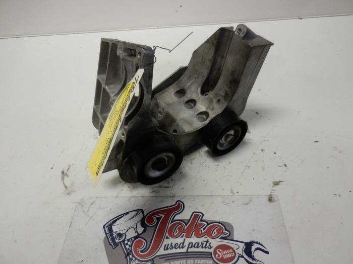 Gebruikte Dynamosteun boven Ford Fiesta 5 (JD/JH) 1.3 Prijs op aanvraag aangeboden door Autodemontage Joko B.V.