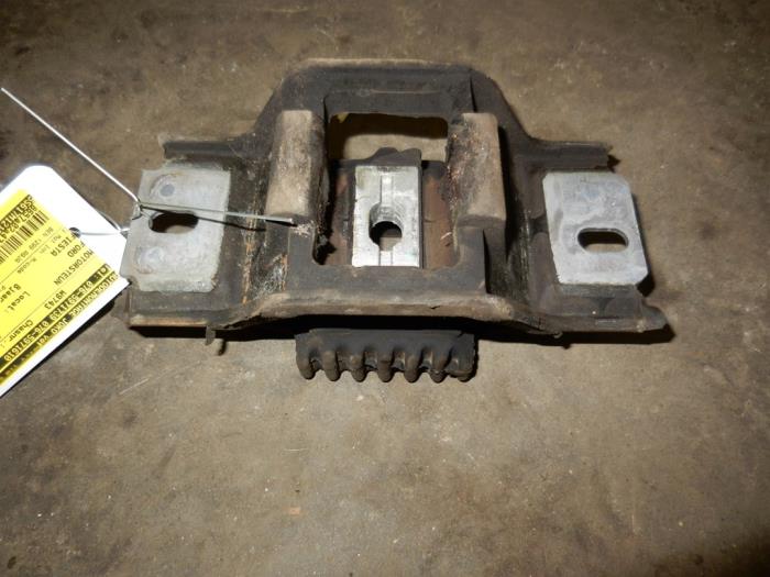 Gebruikte Motorrubber Ford Fiesta 5 (JD/JH) 1.3 Prijs op aanvraag aangeboden door Autodemontage Joko B.V.
