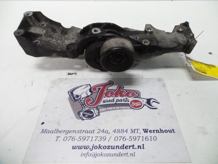 Gebruikte Dynamosteun boven Ford Transit 2.4 TDdi 16V Prijs op aanvraag aangeboden door Autodemontage Joko B.V.