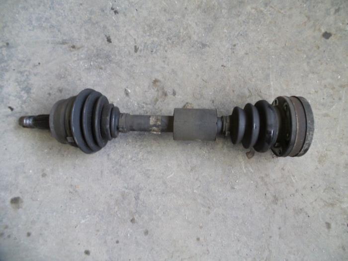 Gebruikte Aandrijfas links-voor Alfa Romeo GT (937) 2.0 JTS 16V Prijs op aanvraag aangeboden door Autodemontage Joko B.V.