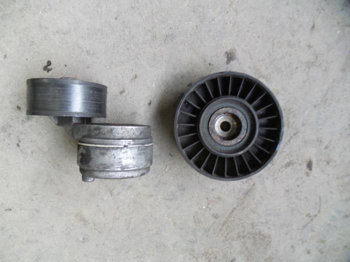 Gebruikte Spanrol Multiriem Alfa Romeo GT (937) 2.0 JTS 16V Prijs op aanvraag aangeboden door Autodemontage Joko B.V.