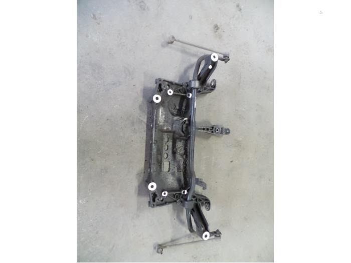 Gebruikte Subframe Volkswagen Passat Variant (3C5) 2.0 TDI 16V 135 Prijs op aanvraag aangeboden door Autodemontage Joko B.V.