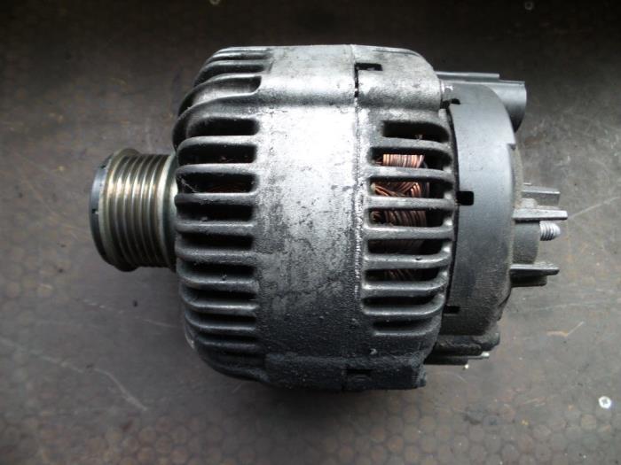 Gebruikte Dynamo Volkswagen Passat Variant (3C5) 2.0 TDI 16V 135 Prijs op aanvraag aangeboden door Autodemontage Joko B.V.