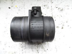 Gebruikte Luchtmassameter Volkswagen Passat Variant (3C5) 2.0 TDI 16V 135 Prijs op aanvraag aangeboden door Autodemontage Joko B.V.