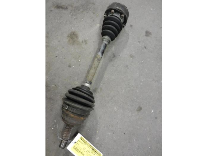 Gebruikte Steekas links-voor Volkswagen Passat Variant (35I) 1.9 D Prijs op aanvraag aangeboden door Autodemontage Joko B.V.