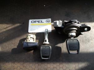 Gebruikte Cilinderslotenset (compleet) Opel Vectra C GTS 2.2 16V Prijs op aanvraag aangeboden door Autodemontage Joko B.V.