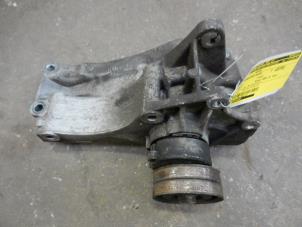 Gebruikte Dynamosteun boven Volkswagen Polo III (6N2) 1.4 16V 75 Prijs op aanvraag aangeboden door Autodemontage Joko B.V.