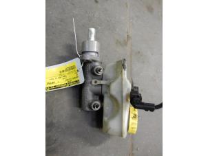 Gebruikte Hoofdremcilinder Volkswagen Polo III (6N2) 1.4 16V 75 Prijs op aanvraag aangeboden door Autodemontage Joko B.V.
