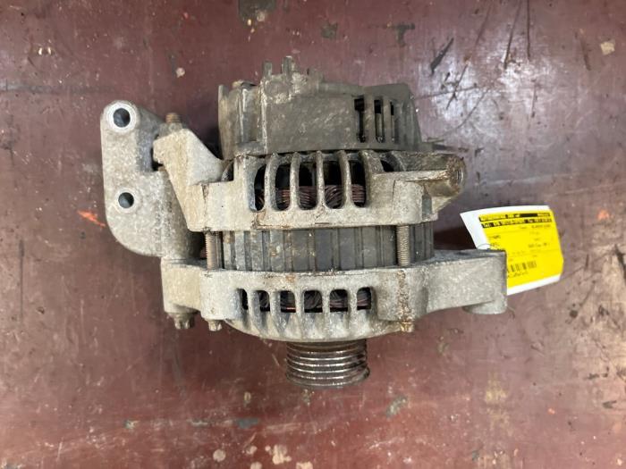 Dynamo van een Opel Vectra B (36) 2.0 16V Ecotec 1996