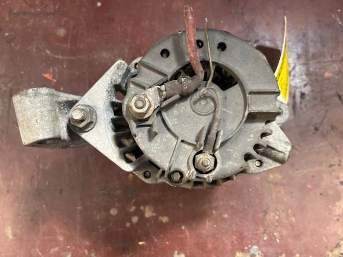 Dynamo van een Opel Vectra B (36) 2.0 16V Ecotec 1996