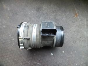 Gebruikte Luchtmassameter Fiat Ducato (243/244/245) 2.0 JTD Prijs op aanvraag aangeboden door Autodemontage Joko B.V.