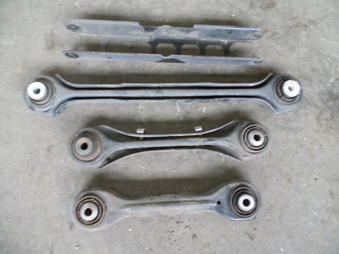 Gebruikte Reactiestang links-achter BMW 3 serie (E90) 330d 24V Prijs op aanvraag aangeboden door Autodemontage Joko B.V.