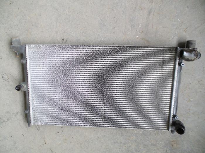 Gebruikte Radiateur Seat Alhambra (7V8/9) 2.0 Prijs op aanvraag aangeboden door Autodemontage Joko B.V.
