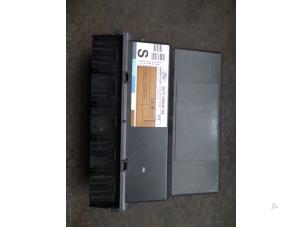 Gebruikte Deur module Ford Mondeo III Wagon 2.0 TDCi 130 16V Prijs op aanvraag aangeboden door Autodemontage Joko B.V.