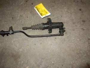 Gebruikte Koppeling Hulp Cilinder Peugeot Boxer (U9) 2.2 HDi 100 Euro 4 Prijs op aanvraag aangeboden door Autodemontage Joko B.V.