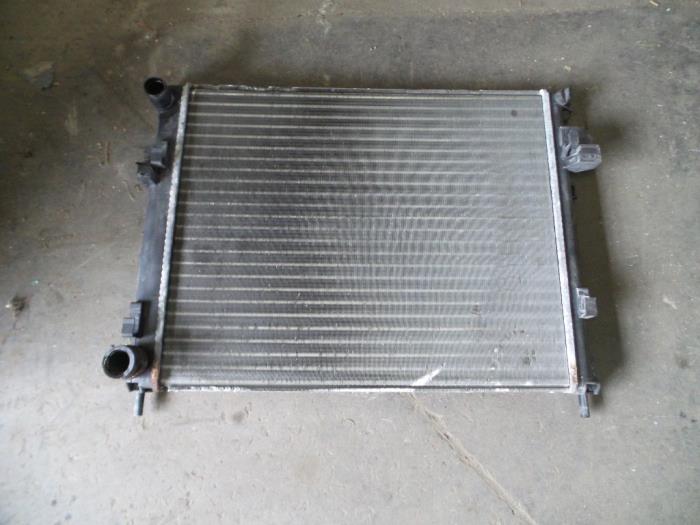 Gebruikte Radiateur Nissan Primastar 1.9 dCi 80 Prijs op aanvraag aangeboden door Autodemontage Joko B.V.