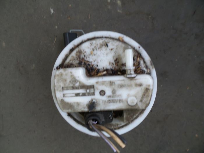 Gebruikte Tank element Pomp Renault Clio II (BB/CB) 1.6 16V Prijs op aanvraag aangeboden door Autodemontage Joko B.V.