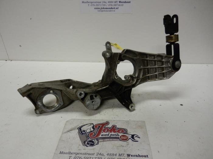 Gebruikte Dynamosteun boven Alfa Romeo 166 2.0 Twin Spark 16V Prijs op aanvraag aangeboden door Autodemontage Joko B.V.