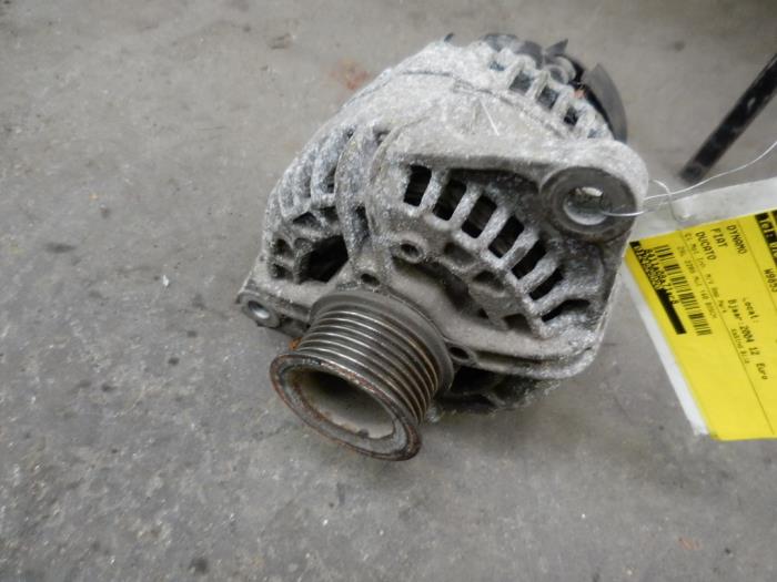 Gebruikte Dynamo Fiat Ducato (243/244/245/247) 2.3 JTD 16V Prijs op aanvraag aangeboden door Autodemontage Joko B.V.
