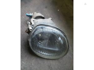 Gebruikte Schijnwerper links Ford Mondeo II 1.8i 16V Prijs op aanvraag aangeboden door Autodemontage Joko B.V.