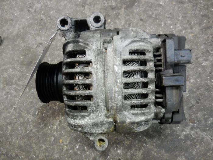 Gebruikte Dynamo Renault Espace (JE) 2.0i 16V Prijs op aanvraag aangeboden door Autodemontage Joko B.V.