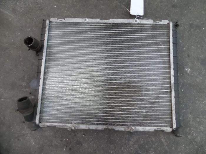 Gebruikte Radiateur Renault Kangoo (KC) 1.4 Prijs op aanvraag aangeboden door Autodemontage Joko B.V.