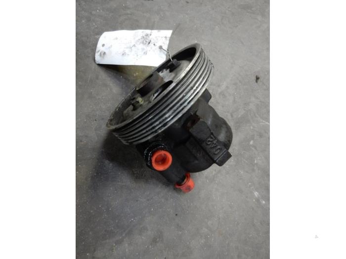 Gebruikte Pomp Servo Renault Kangoo (KC) 1.4 Prijs op aanvraag aangeboden door Autodemontage Joko B.V.
