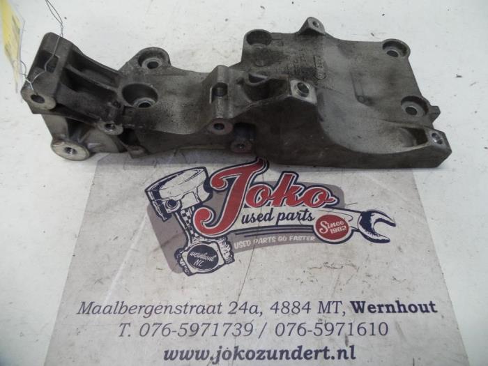 Gebruikte Dynamosteun boven Volkswagen Passat Variant (3C5) 2.0 TDI 16V 135 Prijs op aanvraag aangeboden door Autodemontage Joko B.V.