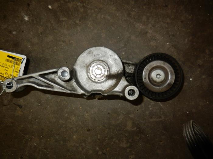 Gebruikte Spanrol Multiriem Volkswagen Touran (1T1/T2) 1.9 TDI 105 Euro 3 Prijs op aanvraag aangeboden door Autodemontage Joko B.V.