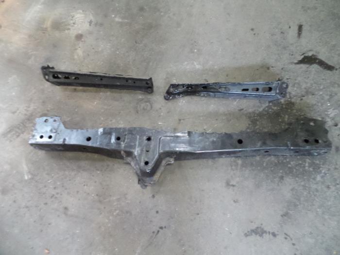 Gebruikte Motorbalk Toyota Verso 1.8 16V VVT-i Prijs op aanvraag aangeboden door Autodemontage Joko B.V.