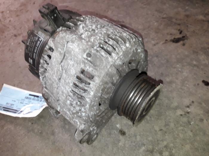 Dynamo van een Volkswagen Polo III (6N1) 1.9 D 2000