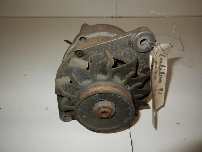 Gebruikte Dynamo Opel Calibra 2.0i 16V Prijs op aanvraag aangeboden door Autodemontage Joko B.V.
