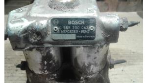 Gebruikte ABS Pomp Mercedes C (W202) 1.8 C-180 16V Prijs op aanvraag aangeboden door Autodemontage Joko B.V.