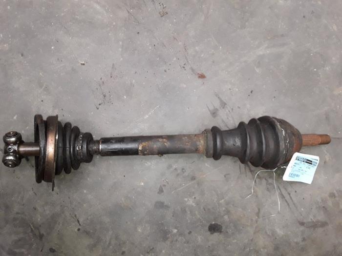 Gebruikte Aandrijfas links-voor Renault Clio II Societe (SB) 1.9 D Prijs op aanvraag aangeboden door Autodemontage Joko B.V.