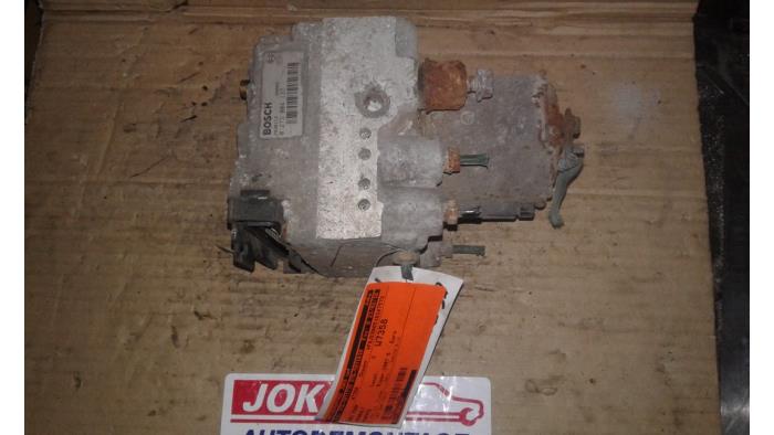 Gebruikte ABS Pomp Renault Espace (JE) 2.0i RTE,RXE Prijs op aanvraag aangeboden door Autodemontage Joko B.V.