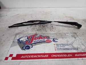 Gebruikte Ruitenwisserarm achter Suzuki Alto (SH410) 1.0 16V Prijs op aanvraag aangeboden door Autodemontage Joko B.V.