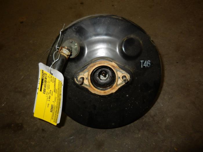 Gebruikte Rembekrachtiger Toyota Celica (ZZT230/231) 1.8i 16V Prijs op aanvraag aangeboden door Autodemontage Joko B.V.