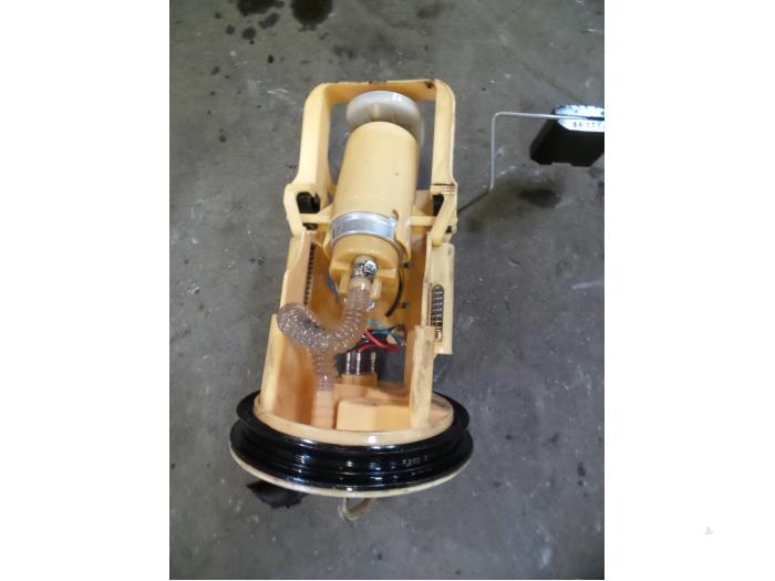 Gebruikte Tank element Pomp BMW 3 serie Touring (E46/3) 318d 16V Prijs op aanvraag aangeboden door Autodemontage Joko B.V.