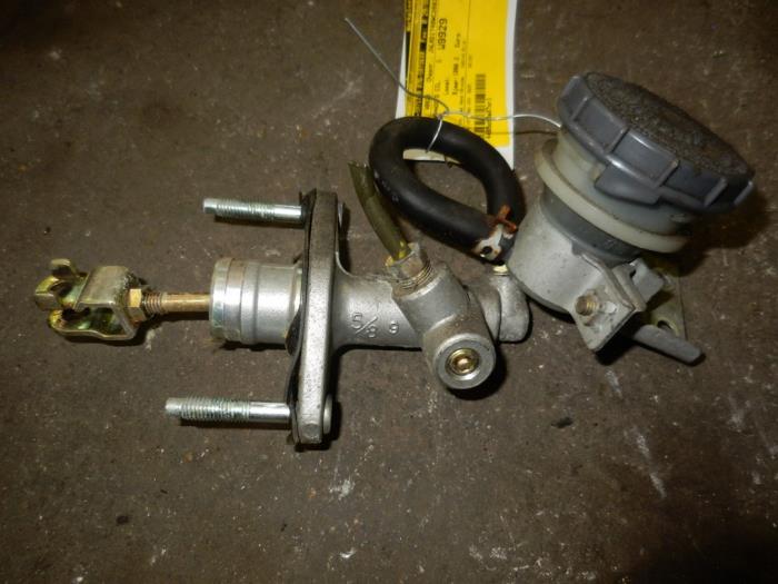 Gebruikte Koppeling Hoofd Cilinder Honda CR-V (RD1/3) 2.0i 16V VTEC Prijs op aanvraag aangeboden door Autodemontage Joko B.V.
