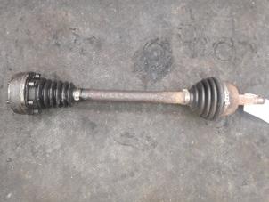 Gebruikte Aandrijfas links-voor Volkswagen Golf III (1H1) 1.9 D,Eco D Prijs op aanvraag aangeboden door Autodemontage Joko B.V.