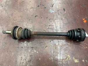 Gebruikte Aandrijfas rechts-achter Opel Omega B (25/26/27) 2.0i 16V Prijs op aanvraag aangeboden door Autodemontage Joko B.V.