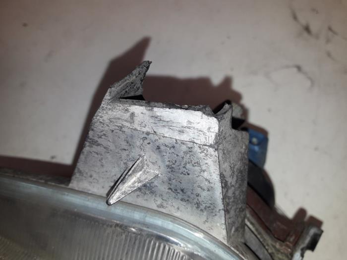 Verstraler rechts van een Citroën Xsara (N1) 1.6i 1998