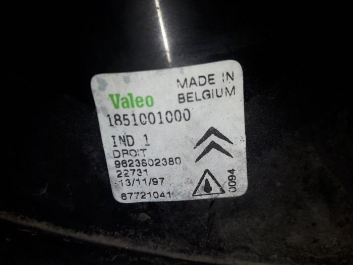 Verstraler rechts van een Citroën Xsara (N1) 1.6i 1998